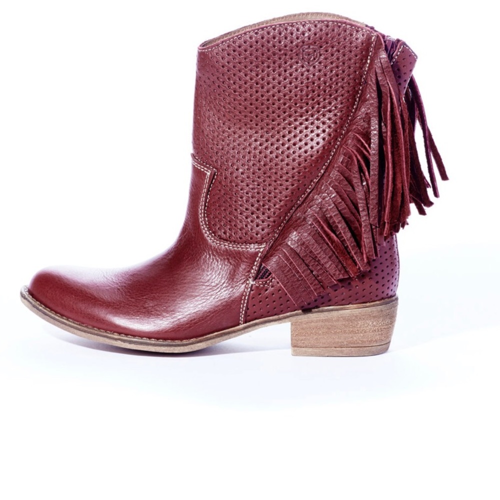 NWOT Rebel With Cause Booties fringe size 38 RWC